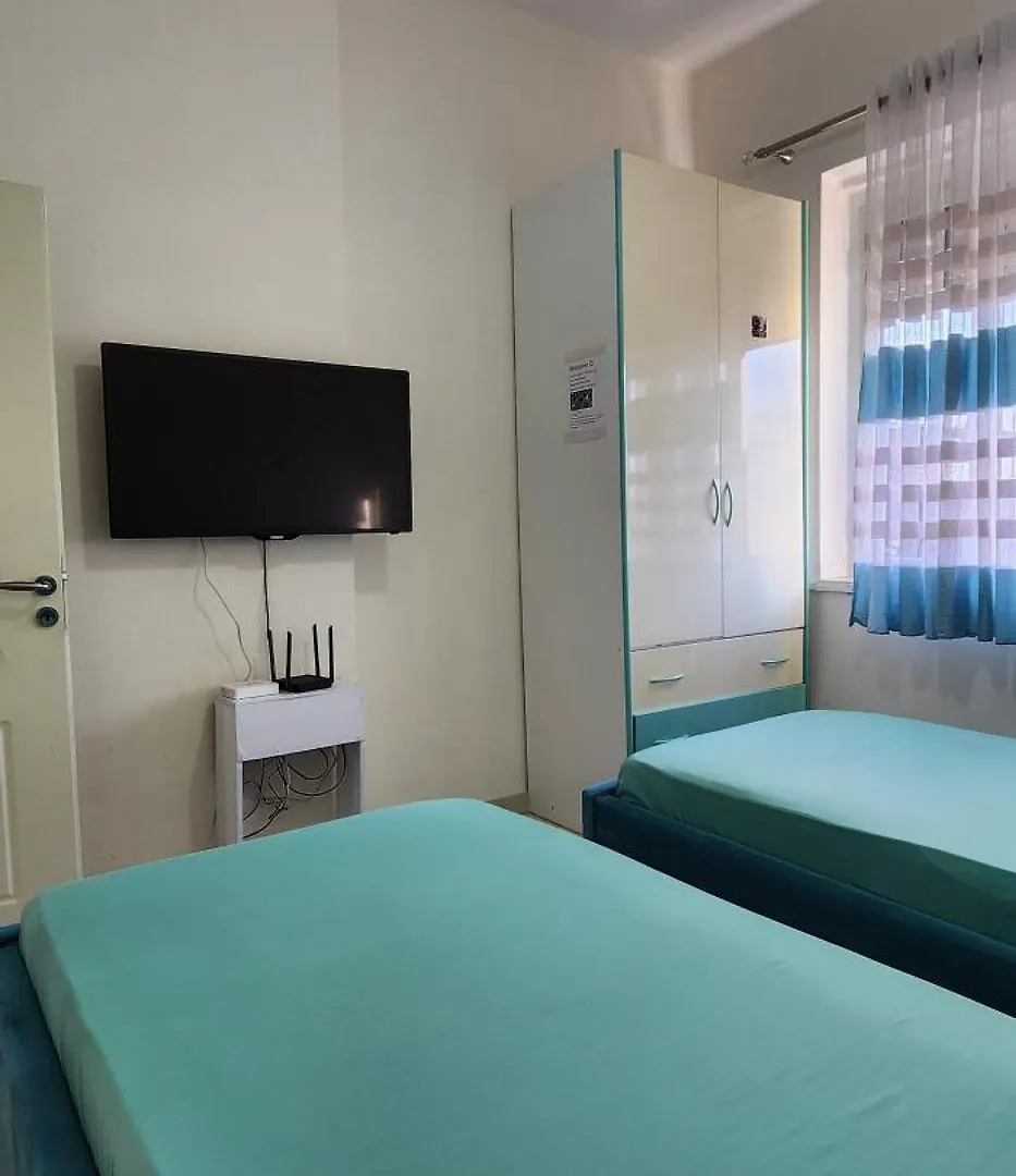 Malsi'S, Private Room With Shared Bathroom And Kitchen Tirana Albánie